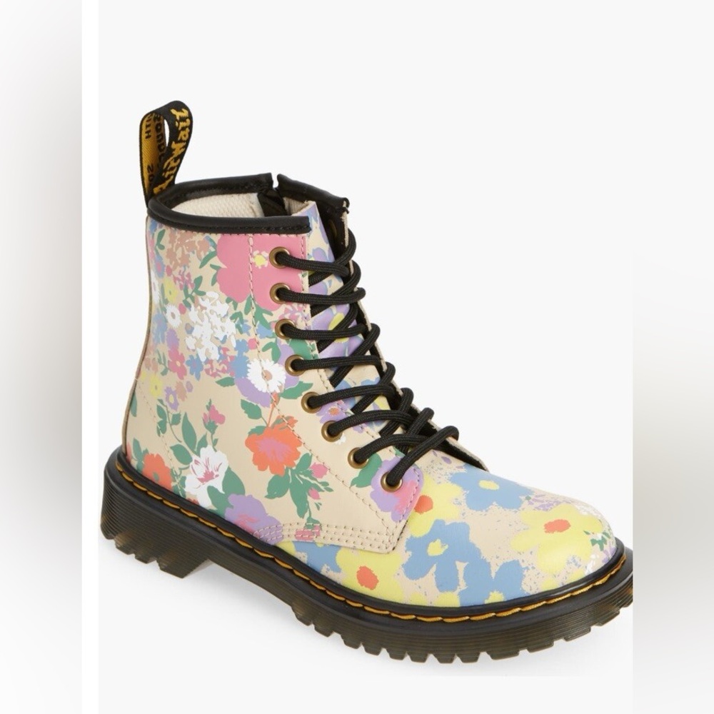 NWOT Dr Martens AirWair ladies size 6 floral boots